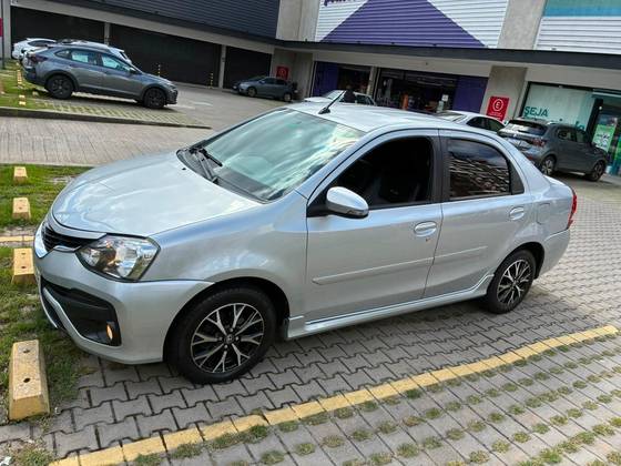TOYOTA ETIOS 1.5 PLATINUM SEDAN 16V FLEX 4P AUTOMÁTICO